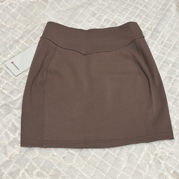 Lululemon Scuba High-Rise Mini Skirt - Picture 4 of 4